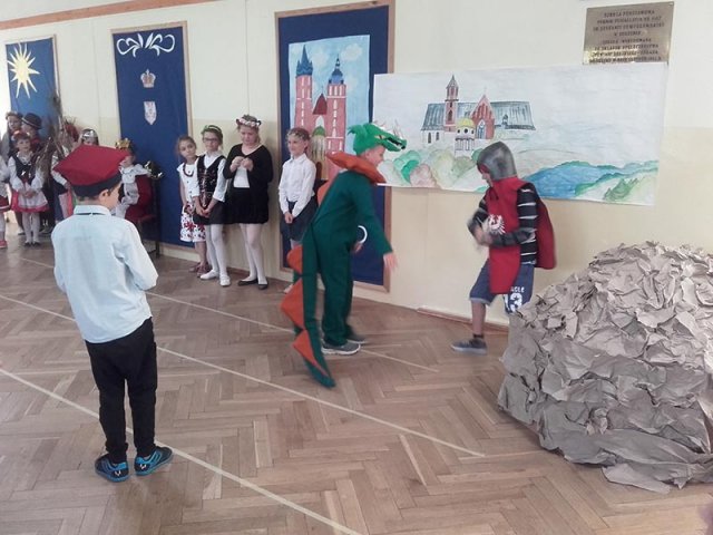 Przedstawienie "Legenda o Smoku Wawelskim" w SP2